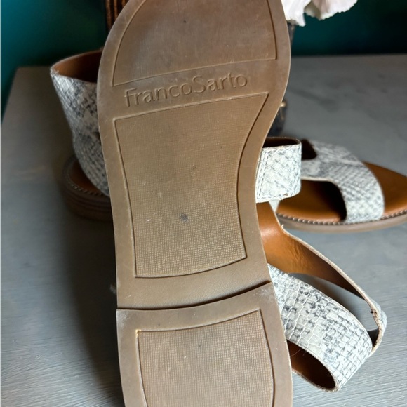 Franco Sarto Gray Gladiator-Inspired Sandals with Geometric Design - Picture 5 of 5